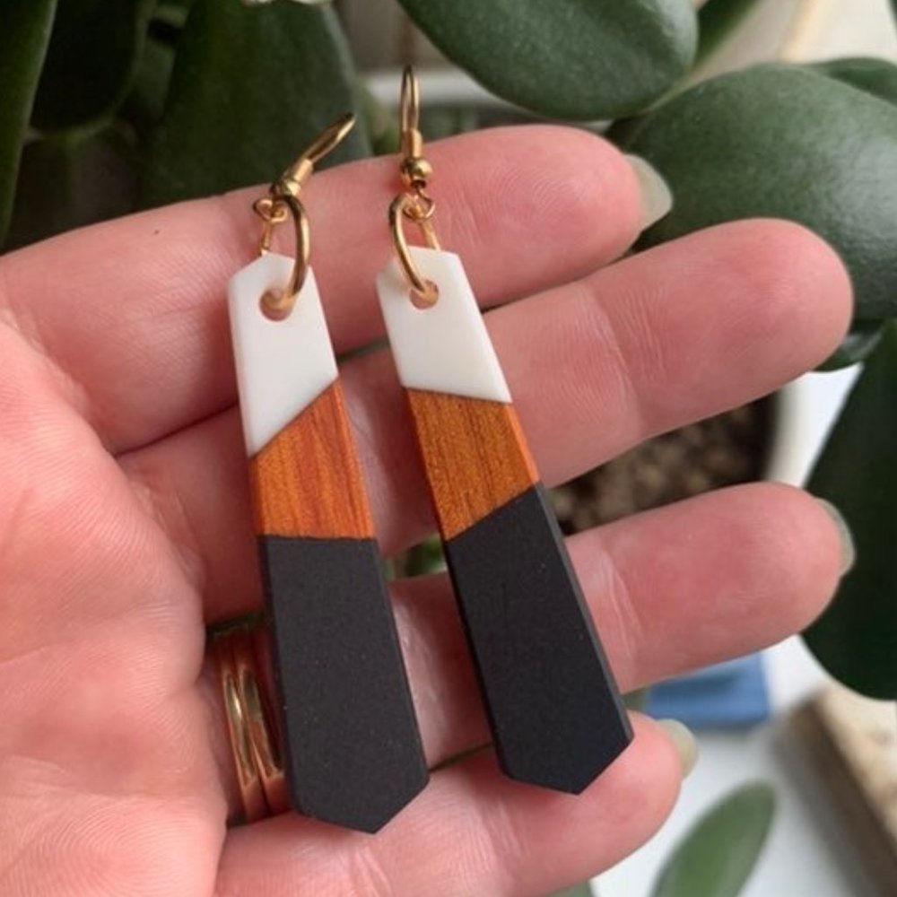 Brand new Boho wood resin dangle drop earrings black white wood - Picture 1 of 3